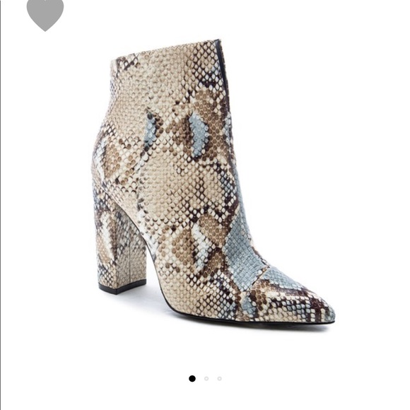 HP🎉 Pointy toe high heel vegan python ankle boot - Picture 3 of 7